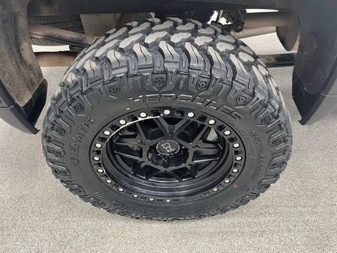 Used 2020 GMC Sierra 1500 SLT w/ X31 Off-Road Package AWD/4WD image 16
