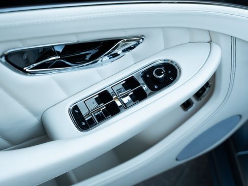 Used 2024 Bentley Continental GT V8 image 12