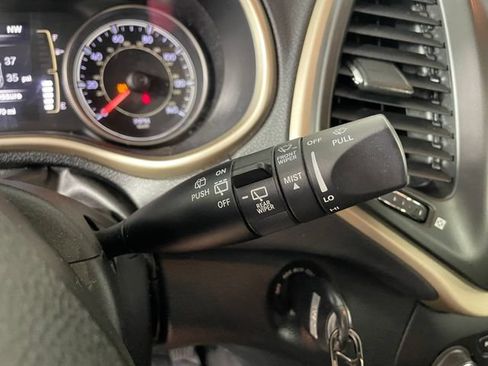 Used 2014 Jeep Cherokee Latitude AWD/4WD image 12