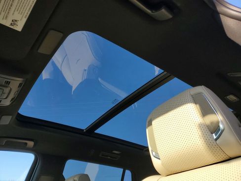 Used 2022 Cadillac Escalade Premium Luxury image 6