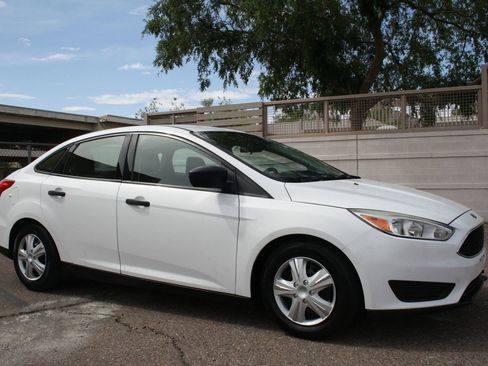 Used 2015 Ford Focus S FWD image 3