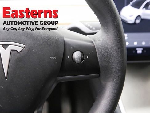 Used 2021 Tesla Model Y Long Range image 16