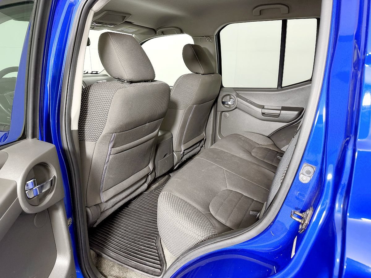 Used 2015 Nissan Xterra PRO-4X AWD/4WD image 39