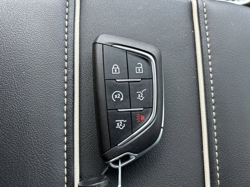 Used 2025 Cadillac Escalade ESV Premium Luxury image 40