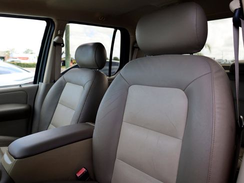 Used 2004 Ford Explorer Sport Trac XLT image 5