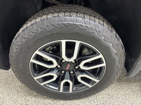Used 2024 GMC Sierra 1500 AT4 w/ Technology Package image 12