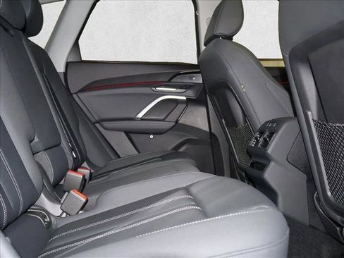 Used 2025 Audi Q5 Premium w/ Convenience Package AWD/4WD image 25