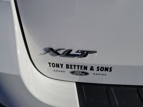 Used 2023 Ford Explorer XLT w/ Equipment Group 202A image 7