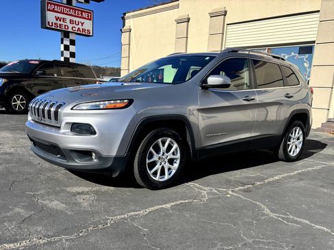 Used 2016 Jeep Cherokee Latitude image 1