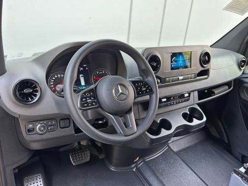 Used 2024 Mercedes-Benz Sprinter 2500 image 13