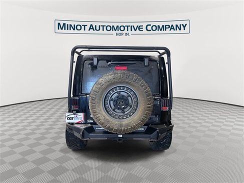 Used 2015 Jeep Wrangler Unlimited Rubicon w/ Connectivity Group image 7