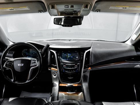 Used 2016 Cadillac Escalade ESV Luxury RWD image 20