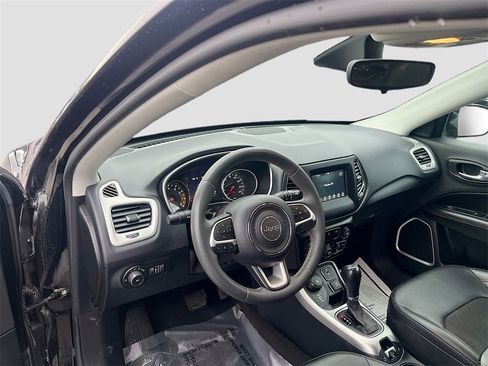 Used 2021 Jeep Compass Latitude image 9