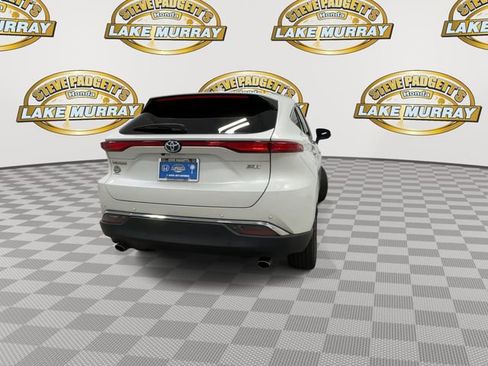 Used 2023 Toyota Venza XLE AWD/4WD image 2