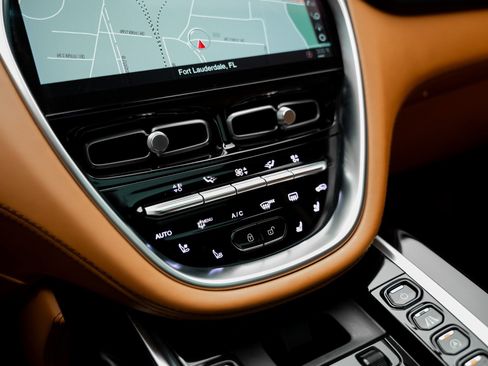 Used 2023 Aston Martin DBX image 48