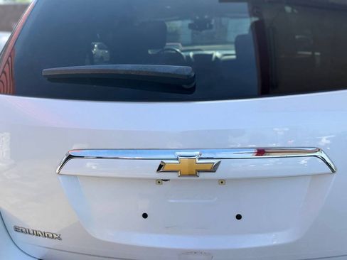 Used 2017 Chevrolet Equinox LT w/ Convenience Package FWD image 9