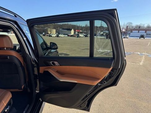 Used 2023 BMW X7 xDrive40i w/ M Sport Package AWD/4WD image 22
