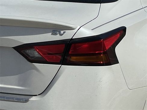 Used 2021 Nissan Altima 2.5 SV w/ SV Premium Package image 6