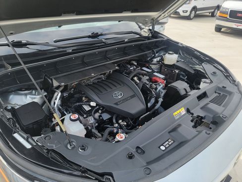 Used 2024 Toyota Highlander LE image 34