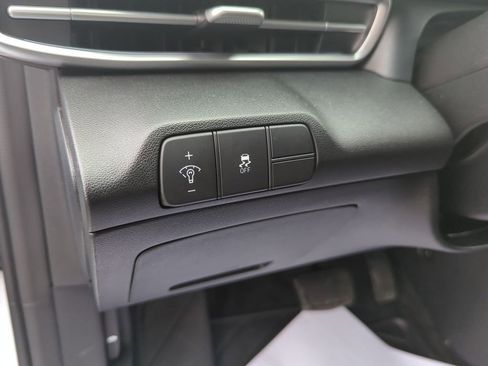 Used 2025 Hyundai Elantra SEL FWD image 14