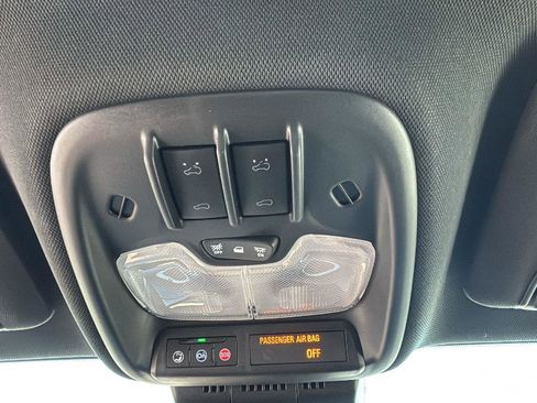 Used 2023 GMC Canyon Denali image 18