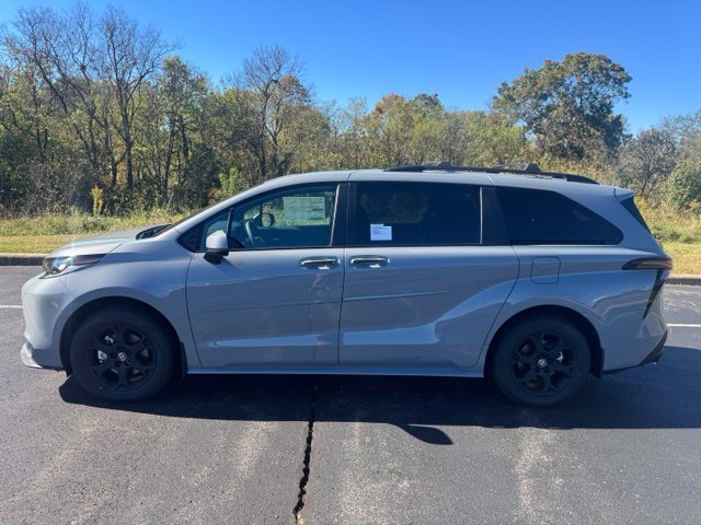 New 2026 Toyota Sienna XLE Woodland Edition AWD/4WD image 6