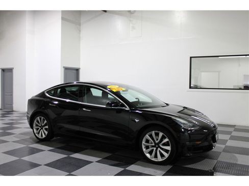 Used 2018 Tesla Model 3 Long Range image 1