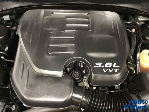 Used 2018 Chrysler 300 Touring w/ Sport Appearance Package image 39