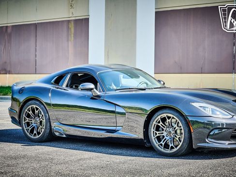 Used 2013 SRT Viper GTS w/ GTS Laguna Interior Pkg image 32