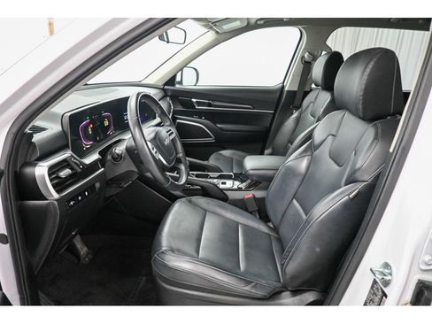 Used 2024 Kia Telluride S image 32