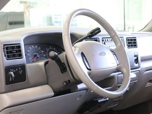 Used 2001 Ford F350 Lariat image 78