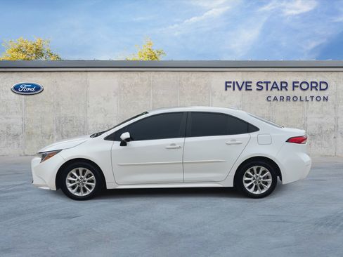 Used 2022 Toyota Corolla LE w/ LE Convenience Package FWD image 5