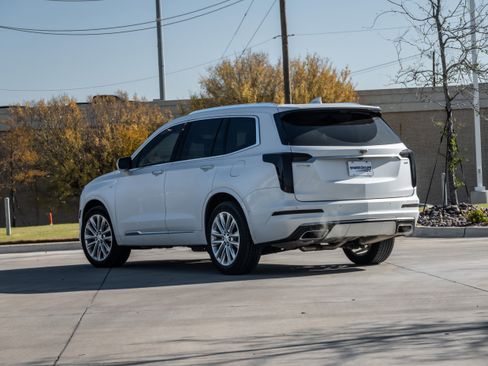 Used 2021 Cadillac XT6 Premium Luxury w/ Platinum Package image 3