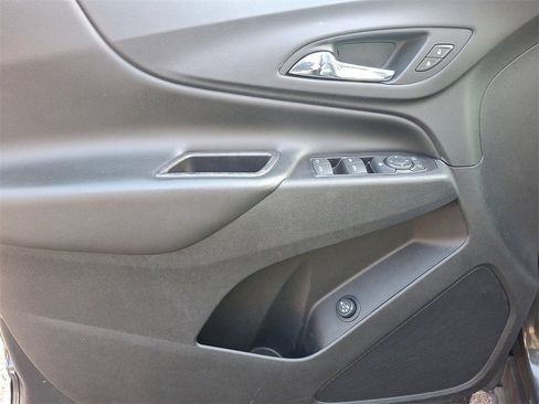 Used 2018 Chevrolet Equinox LT image 12