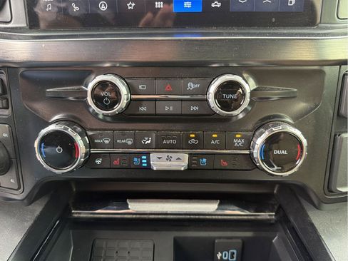 Certified 2025 Ford F250 Lariat w/ Lariat Ultimate Package AWD/4WD image 23