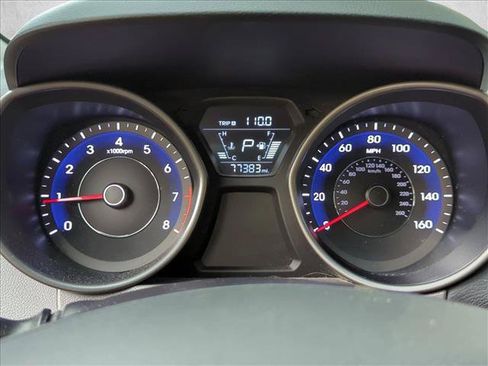 Used 2015 Hyundai Elantra SE w/ Option Group 02 FWD image 10
