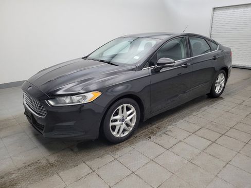 Used 2015 Ford Fusion SE image 2
