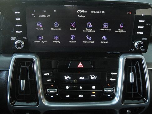 Certified 2023 Kia Sorento SX image 15