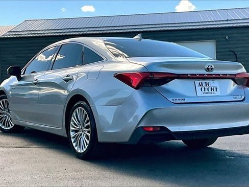Used 2020 Toyota Avalon Limited image 4