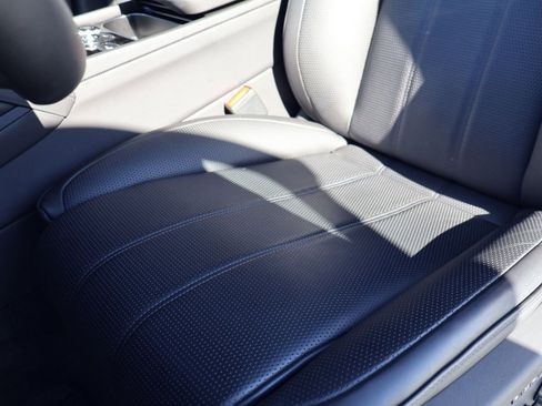 Certified 2022 Bentley Bentayga image 9