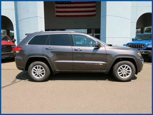Used 2019 Jeep Grand Cherokee Laredo w/ Security & Convenience Group AWD/4WD image 3