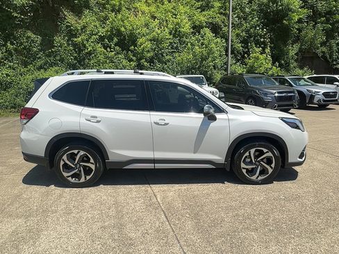 Used 2024 Subaru Forester Touring w/ Convenience Package AWD/4WD image 3