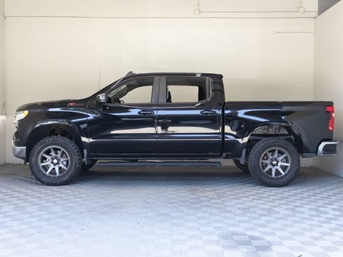 Used 2022 Chevrolet Silverado 1500 LT w/ Z71 Off-Road Package AWD/4WD image 7