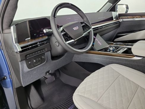Used 2026 Cadillac Escalade Platinum Sport w/ LPO, ONYX Package AWD/4WD image 19
