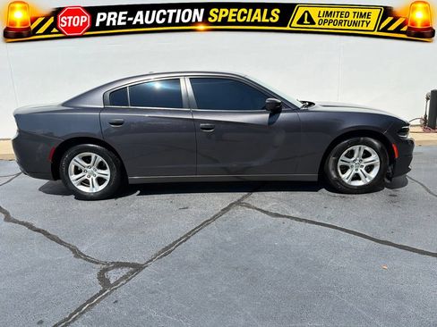 Used 2019 Dodge Charger SXT RWD image 1