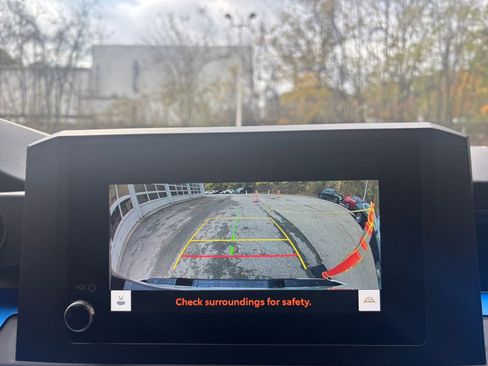 Used 2025 Toyota Tacoma TRD Off-Road image 18