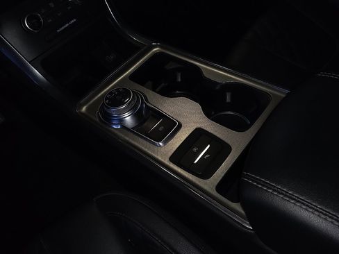 Used 2024 Ford Edge Titanium image 26