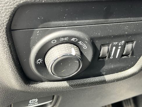 Used 2023 Jeep Grand Cherokee Altitude AWD/4WD image 14