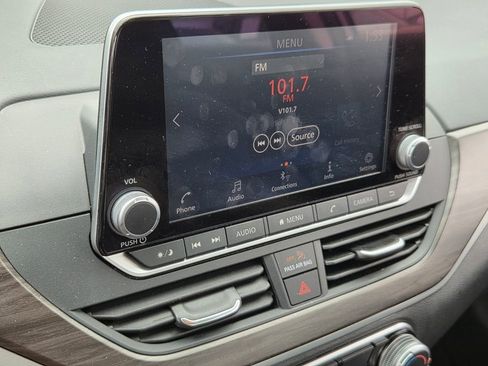 Used 2025 Nissan Altima 2.5 SV image 17