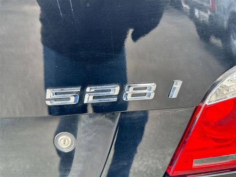 Used 2010 BMW 528i Sedan image 25